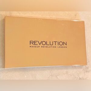 Revolution Luxurious 32 shades Flawless 3 Eyeshadow Palette/ used twice